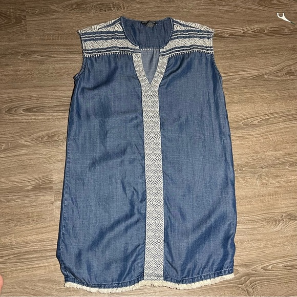 Chelsea & Theodore Denim Chambray Embroidered Dress 100% Tencel Size S - Picture 1 of 7